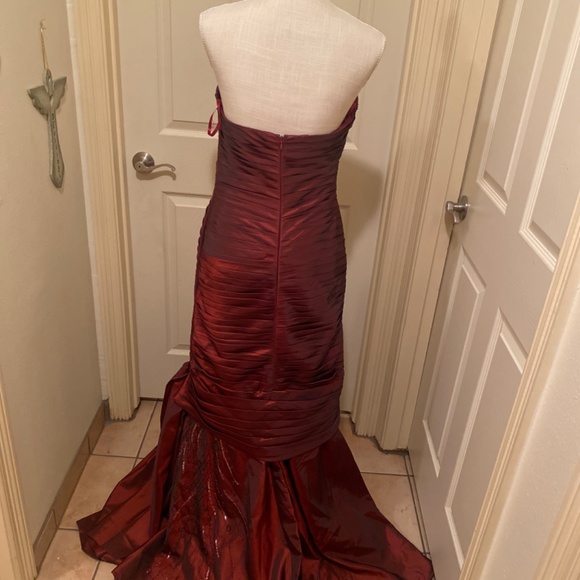 Maroon evening dress size 10 - Picture 2 of 2